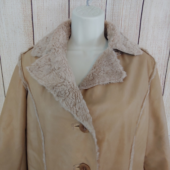 Y2K Guess Camel colored pennylane leather coat Sherpa lined button closure - Picture 2 of 10